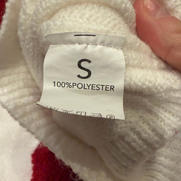 Women’s Heart Patterned Sweater - Picture 3 of 4